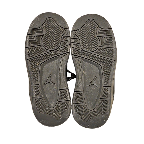 Nike Air Jordan Little Kid Black Sneakers with Classic Design - Picture 4 of 6